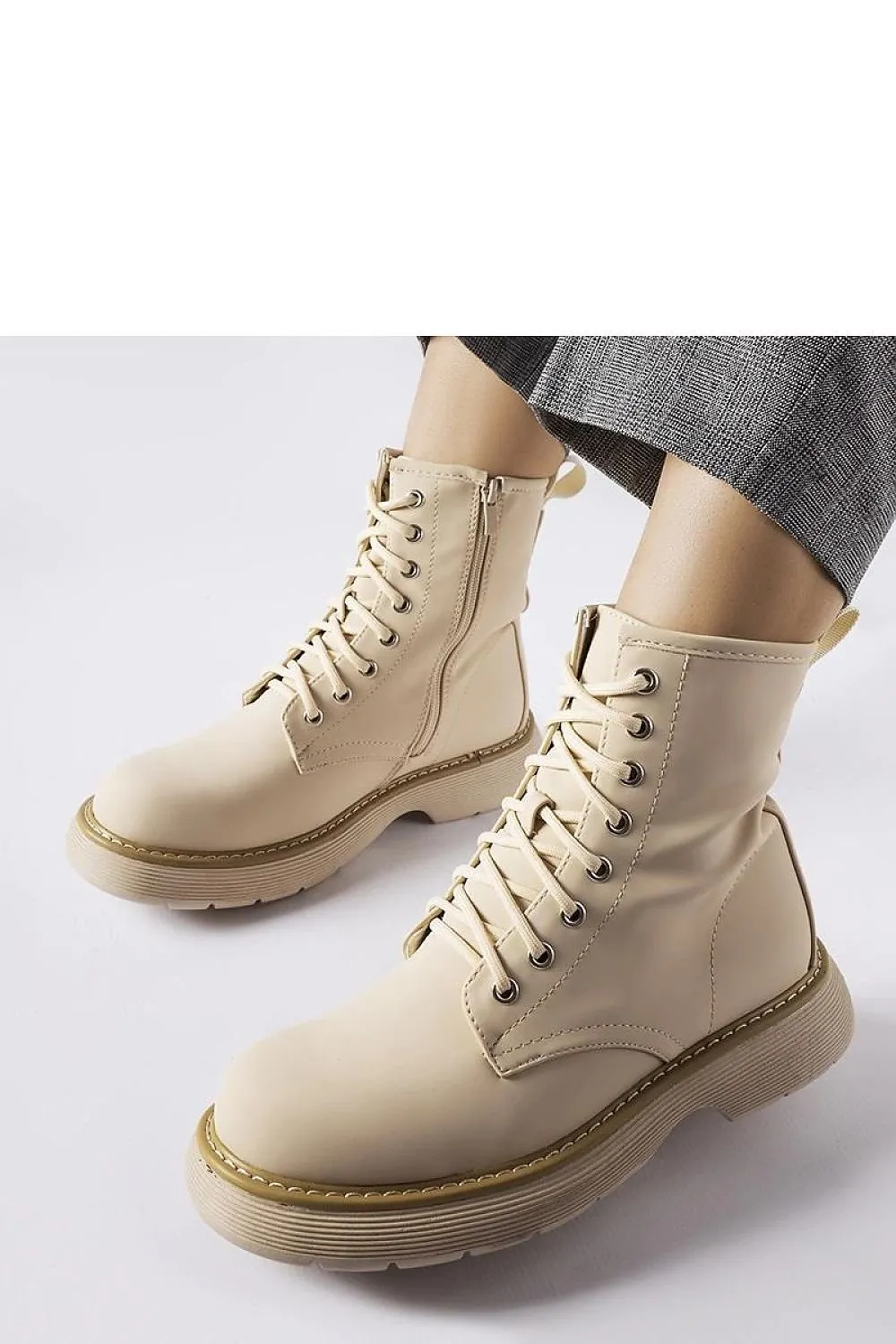 Dark beige classic trapper shoes