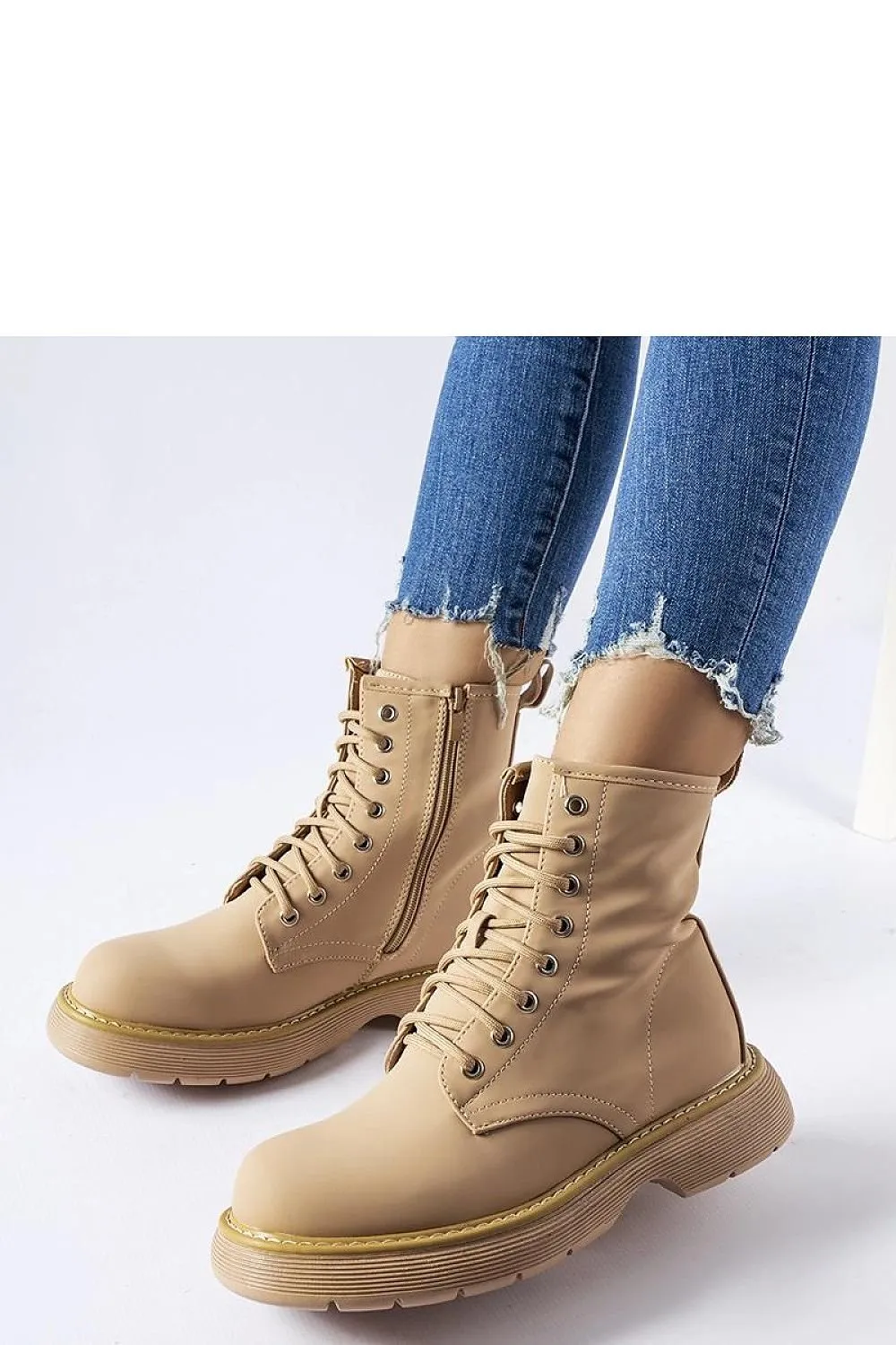 Dark beige classic trapper shoes