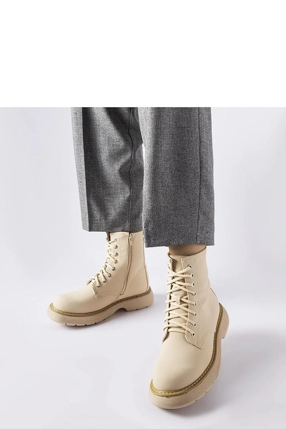 Dark beige classic trapper shoes