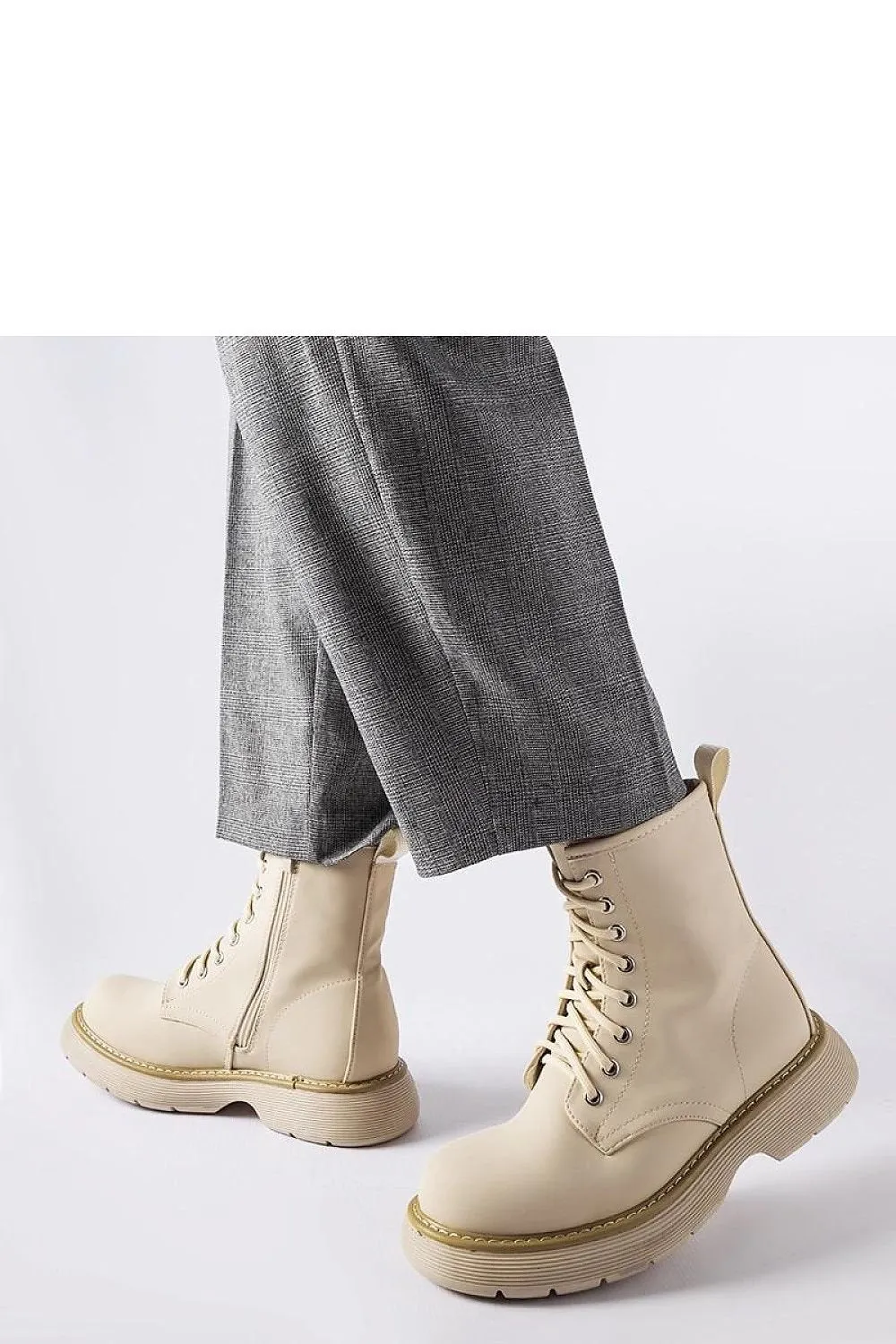 Dark beige classic trapper shoes